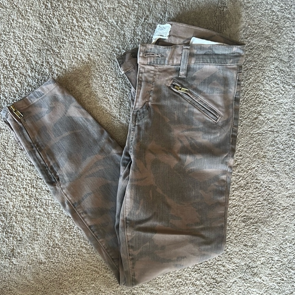 Current/ Elliott ankle zip jean